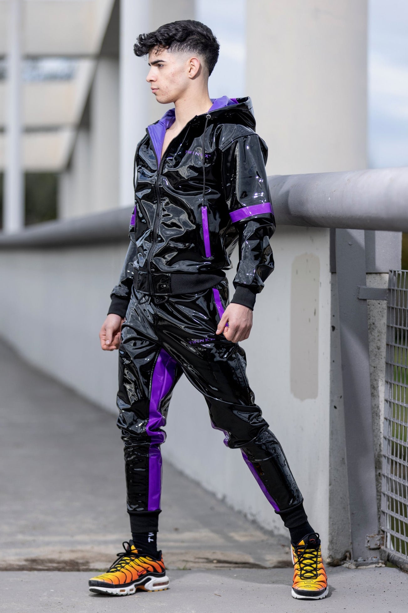 Datingstar Set Black Purple PVC PRO – Shiny PVC Dating Tracksuit
