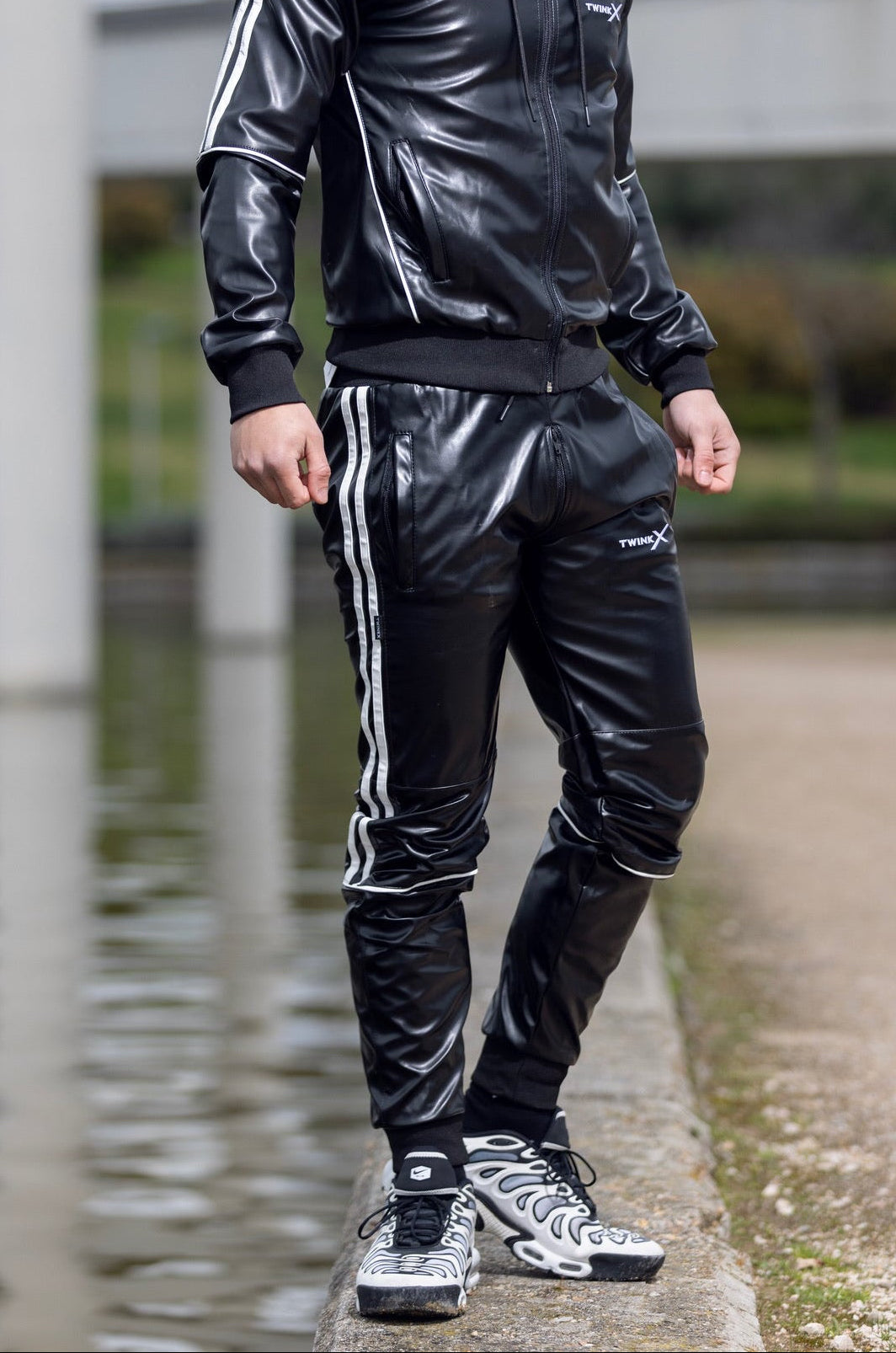 superhero pants I black/white I vegan leather