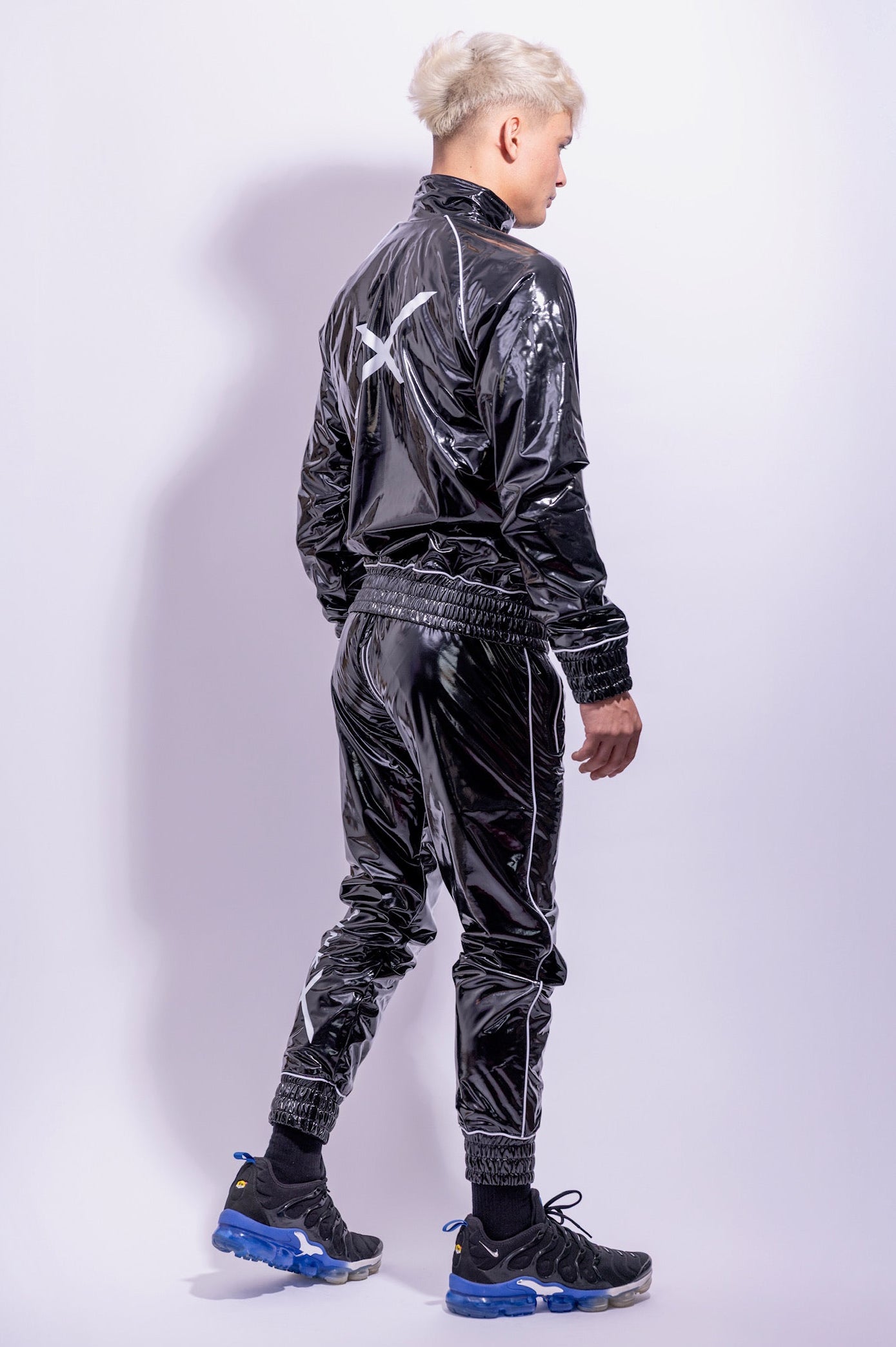 X FRAME SET I BLACK/WHITE I PVC