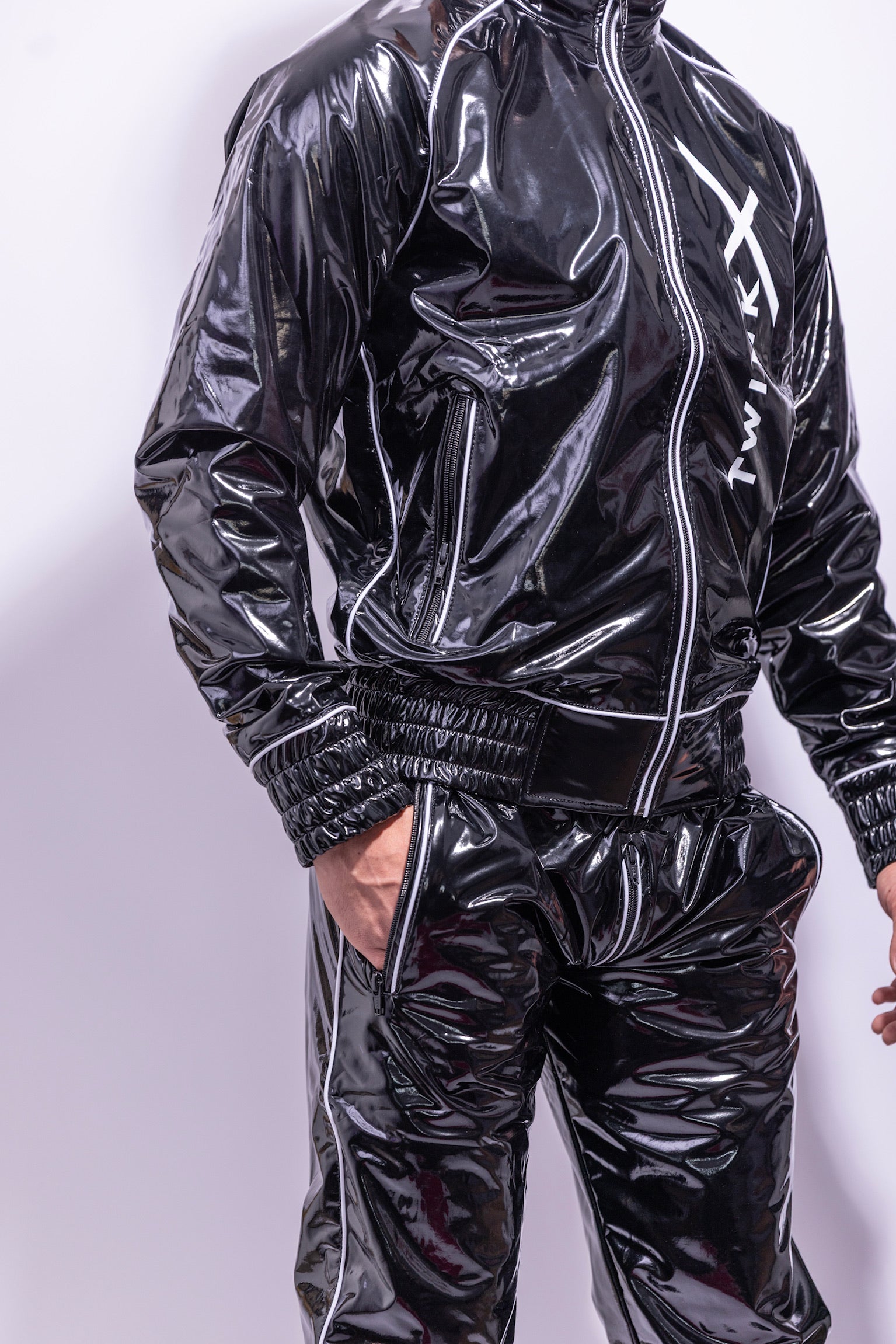 x frame jacket I black/white I pvc