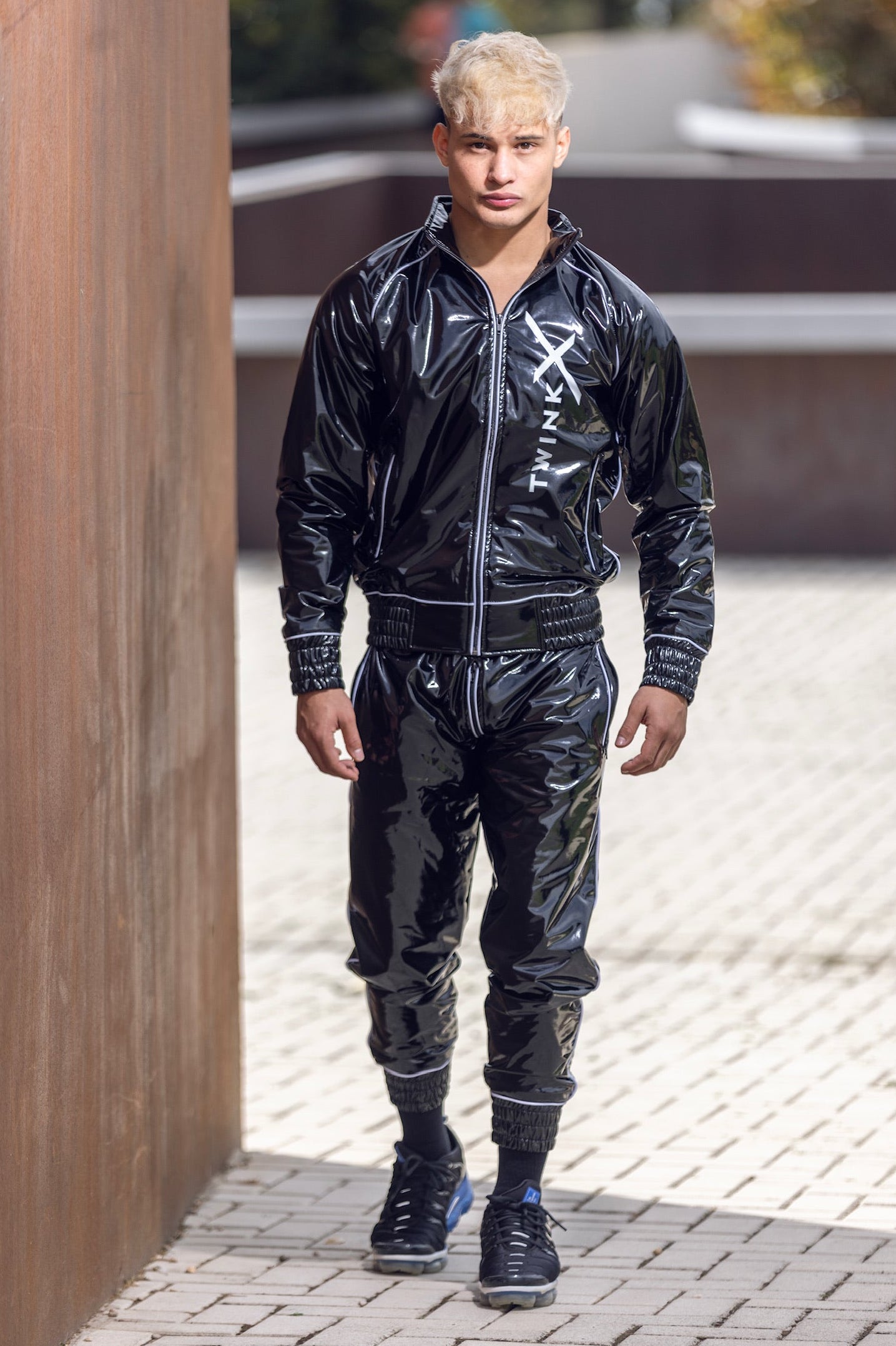 X FRAME SET I BLACK/WHITE I PVC