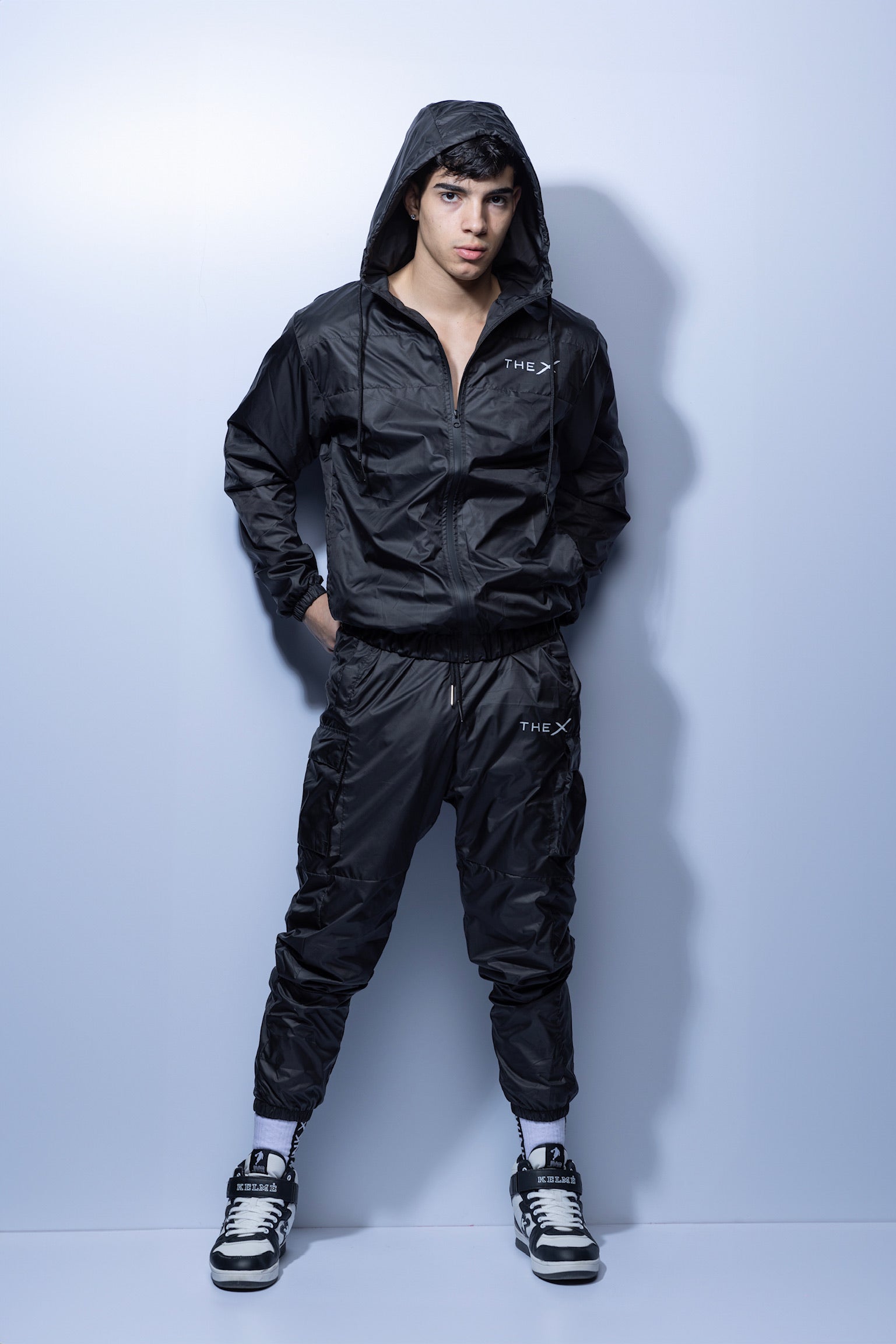 X IN: ADONIC SET BLACK SOFT