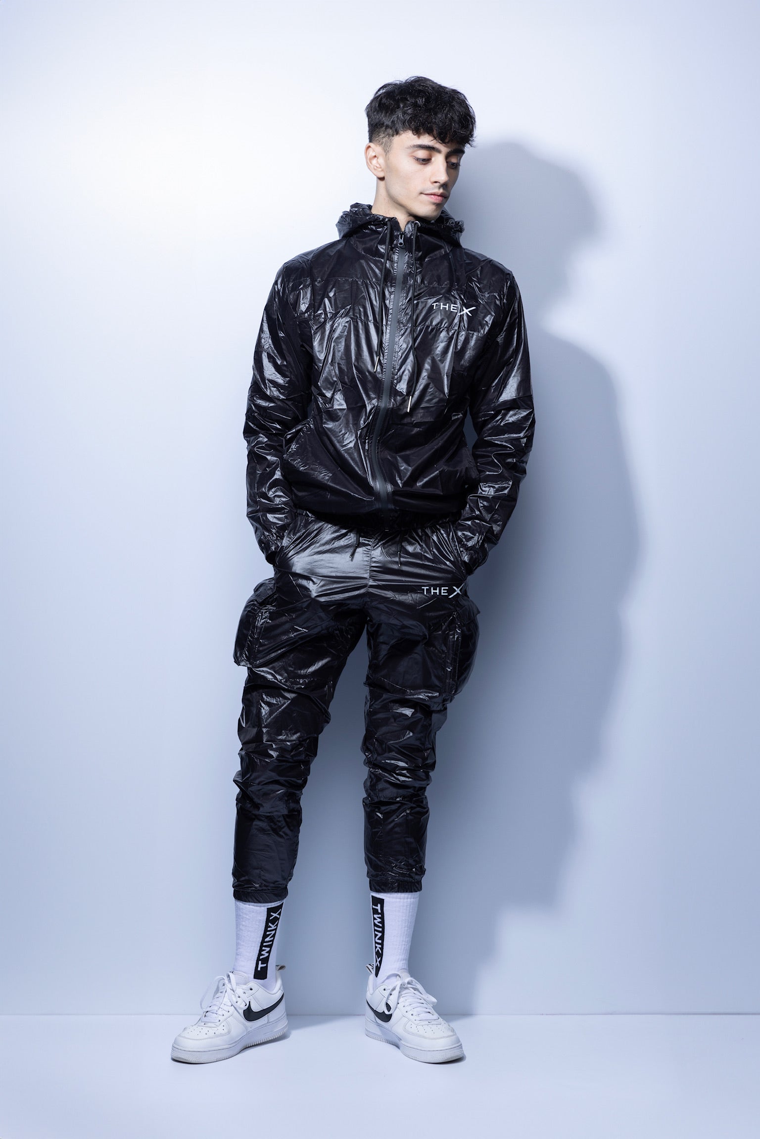 X IN: ADONIC SET BLACK SHINE