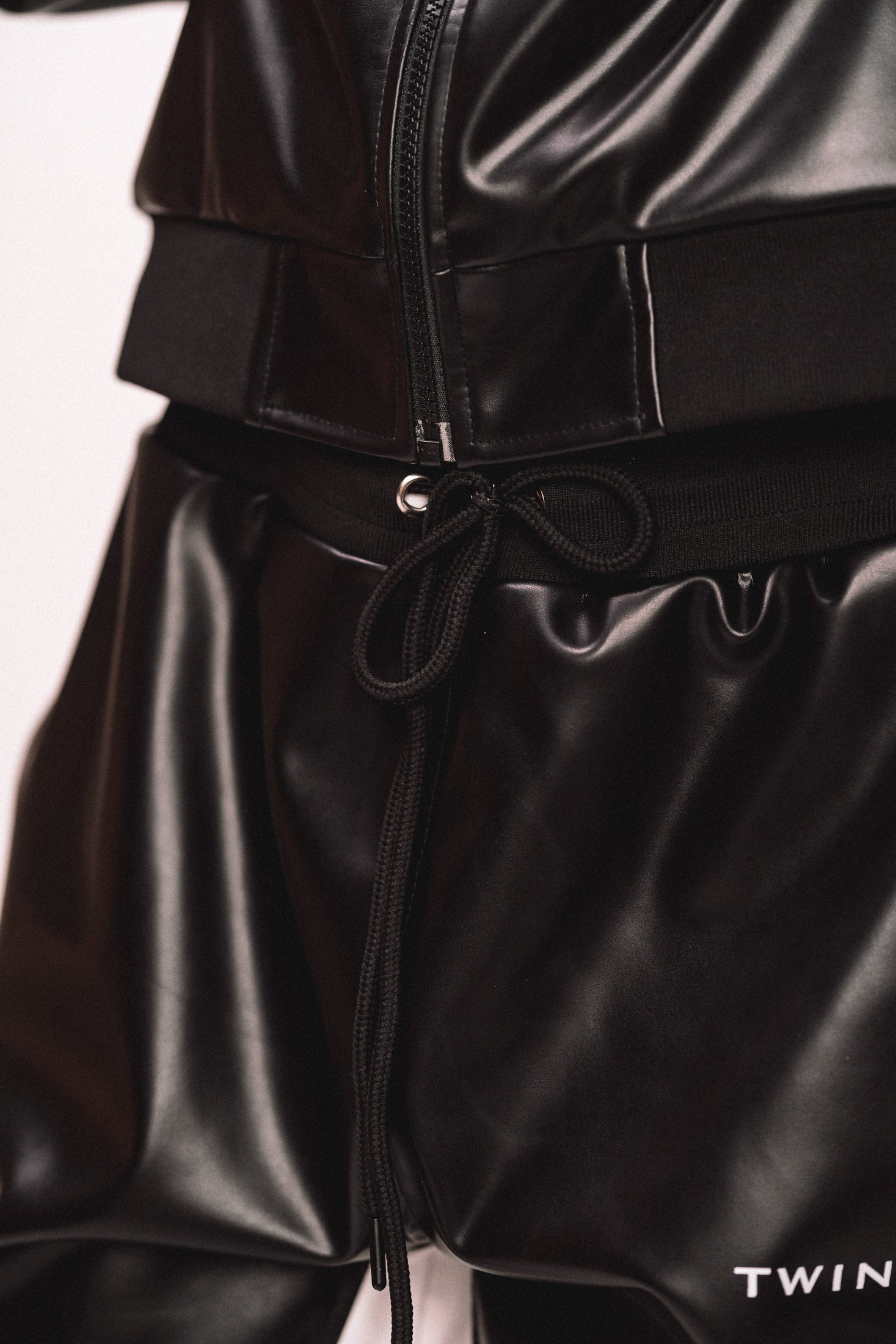 datingstar pants I black/white I vegan leather